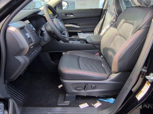 2025 Nissan Pathfinder Platinum 4WD