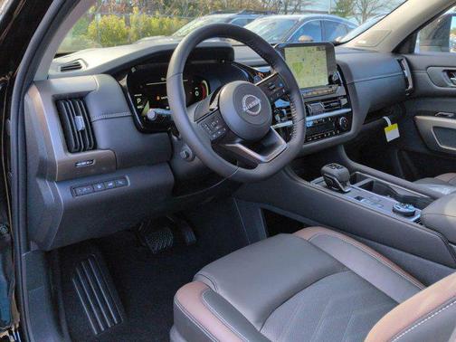 2025 Nissan Pathfinder Platinum 4WD