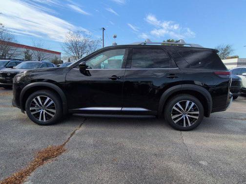 2025 Nissan Pathfinder Platinum 4WD