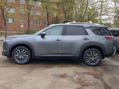 2025 Nissan Pathfinder SL 4WD