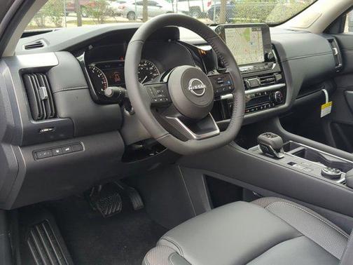 2025 Nissan Pathfinder SL 4WD