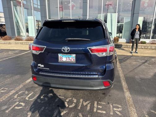 2016 Toyota Highlander LE