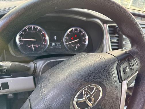 2016 Toyota Highlander LE