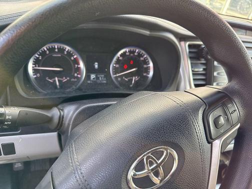 2016 Toyota Highlander LE