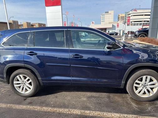 2016 Toyota Highlander LE