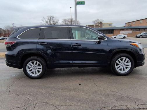 2016 Toyota Highlander LE