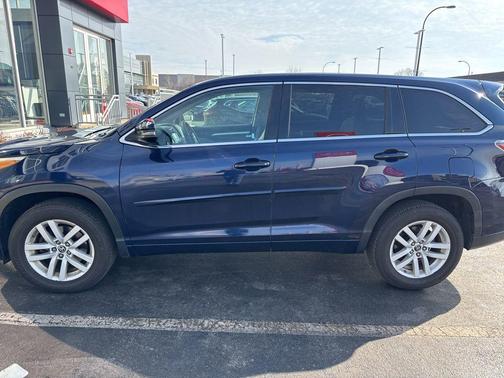 2016 Toyota Highlander LE