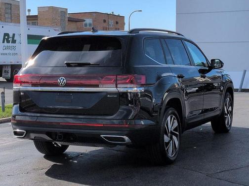 2025 Volkswagen Atlas 2.0T SE w/Technology 4MOTION