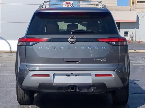 2023 Nissan Pathfinder Platinum 4WD