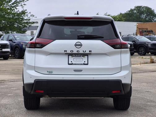 Everest White Pearl Tricoat 2026 Nissan Rogue Dark Armor