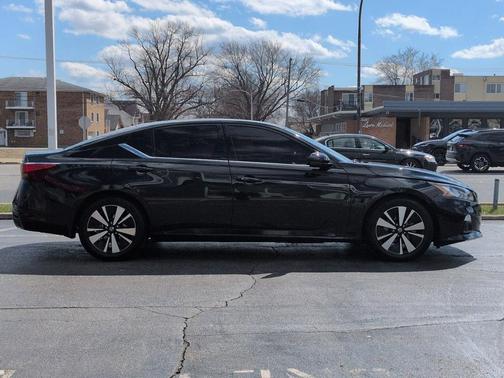 Super Black 2021 Nissan Altima 2.5 SL
