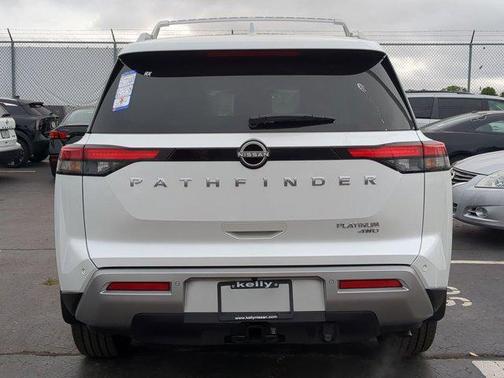 2025 Nissan Pathfinder Platinum 4WD