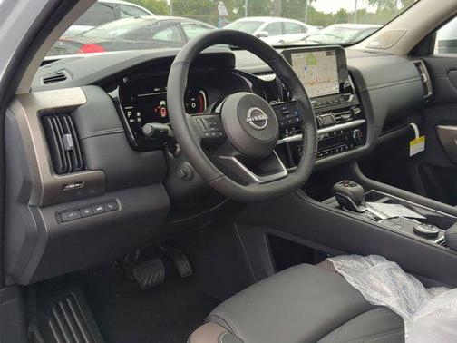 2025 Nissan Pathfinder Platinum 4WD