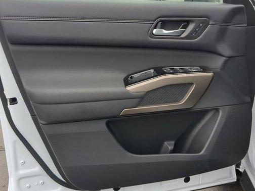 2025 Nissan Pathfinder Platinum 4WD