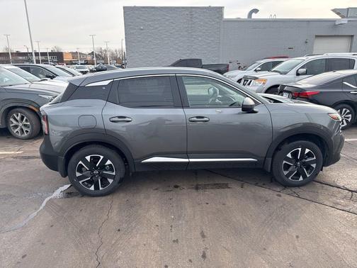 2025 Nissan Kicks SV