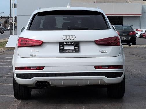 Glacier White Metallic 2018 Audi Q3 2.0T Sport Premium