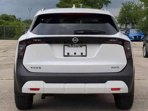 2025 Nissan Kicks SV