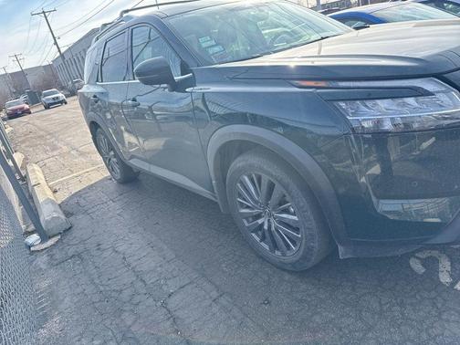 2023 Nissan Pathfinder SL 4WD