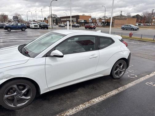 2019 Hyundai Veloster 2