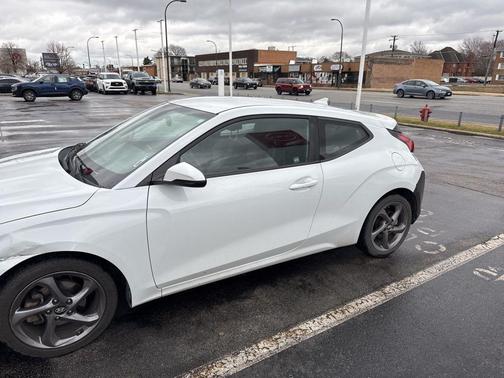 2019 Hyundai Veloster 2