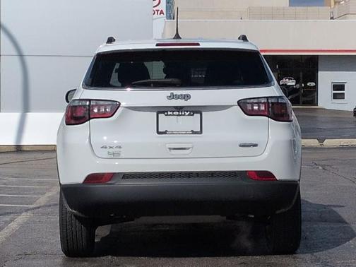 Bright White Clearcoat 2024 Jeep Compass Latitude Lux