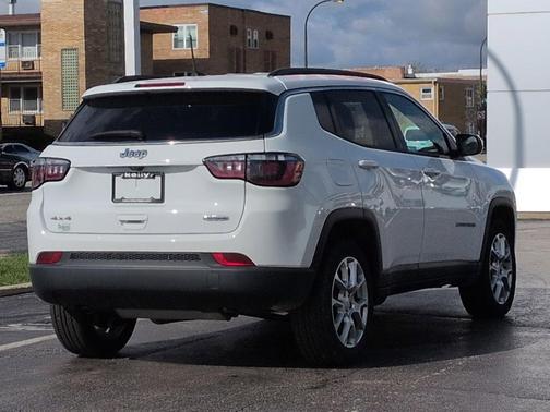 Bright White Clearcoat 2024 Jeep Compass Latitude Lux