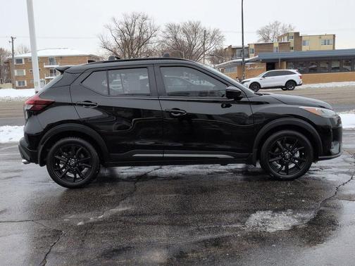 2024 Nissan Kicks SR