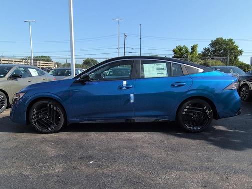 Bluestone Pearl/Super Black 2026 Nissan Sentra SR