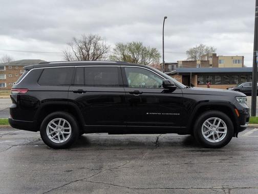 Diamond Black Crystal Pearlcoat 2023 Jeep Grand Cherokee L Laredo