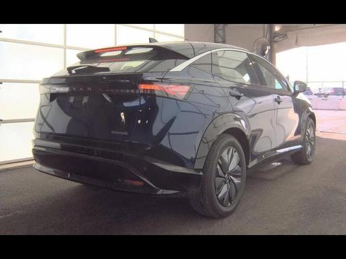 Deep Ocean Blue Pearl/Black Diamond Pearl 2023 Nissan ARIYA ENGAGE