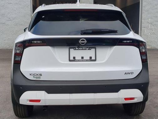 2025 Nissan Kicks SV