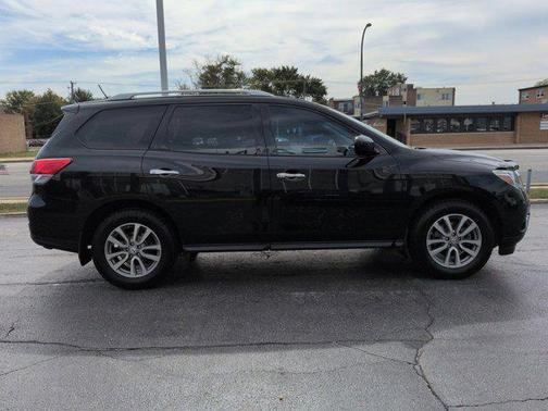 2016 Nissan Pathfinder SV