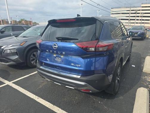 Caspian Blue Metallic/Super Black 2023 Nissan Rogue SL