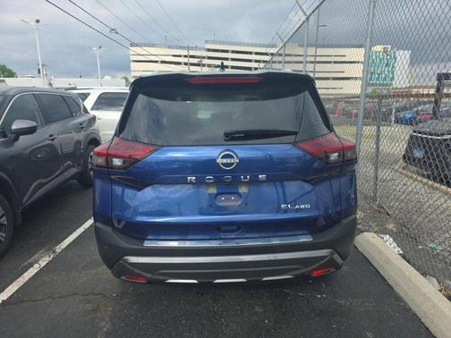 Caspian Blue Metallic/Super Black 2023 Nissan Rogue SL