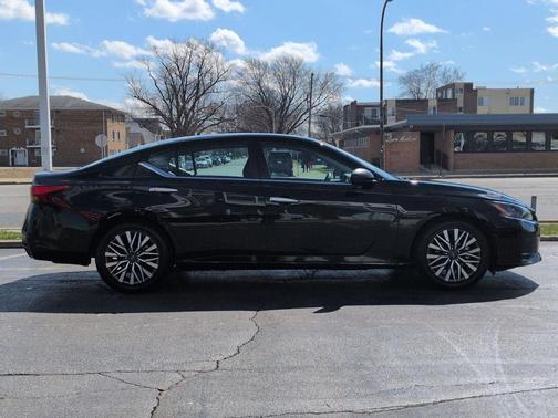 Super Black 2024 Nissan Altima 2.5 SV