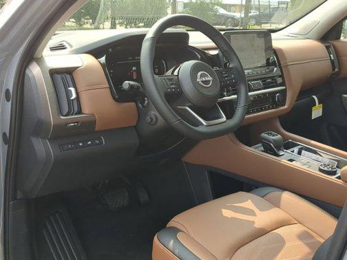 2025 Nissan Pathfinder Platinum 4WD