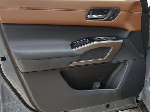 2025 Nissan Pathfinder Platinum 4WD