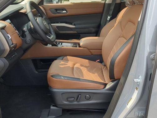 2025 Nissan Pathfinder Platinum 4WD