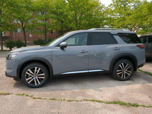 2025 Nissan Pathfinder Platinum 4WD