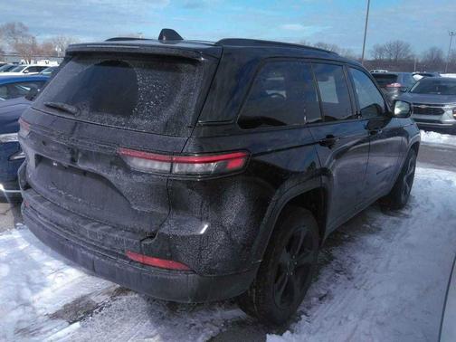 2023 Jeep Grand Cherokee Altitude