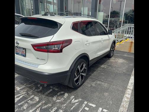 Pearl White Tricoat 2022 Nissan Rogue Sport SL