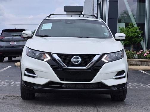 Pearl White Tricoat 2022 Nissan Rogue Sport SL