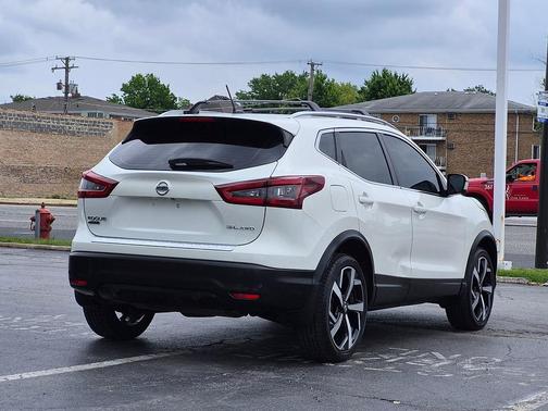 Pearl White Tricoat 2022 Nissan Rogue Sport SL