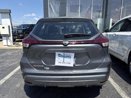 Gun Metallic 2023 Nissan Kicks S