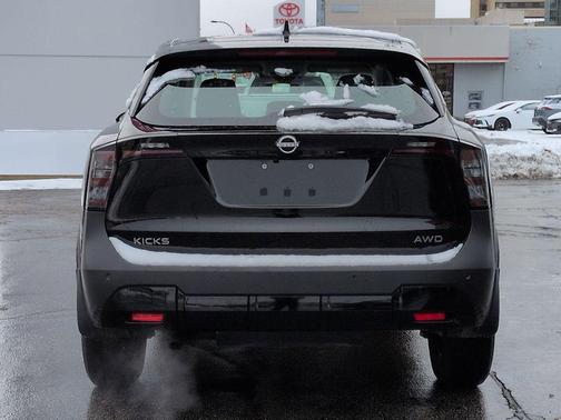 2025 Nissan Kicks S