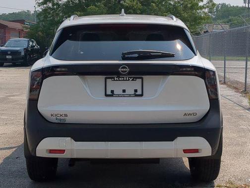 2025 Nissan Kicks SV
