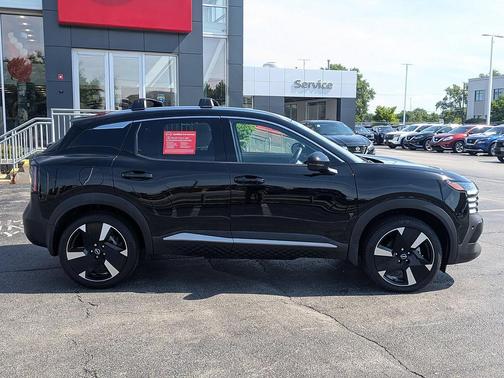 Super Black 2026 Nissan Kicks SR