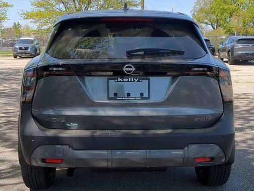2025 Nissan Kicks SV