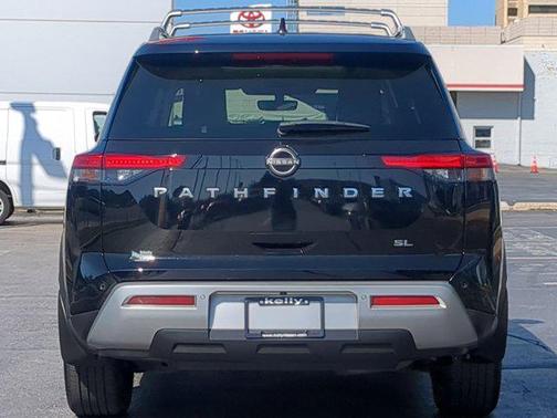 2024 Nissan Pathfinder SL FWD