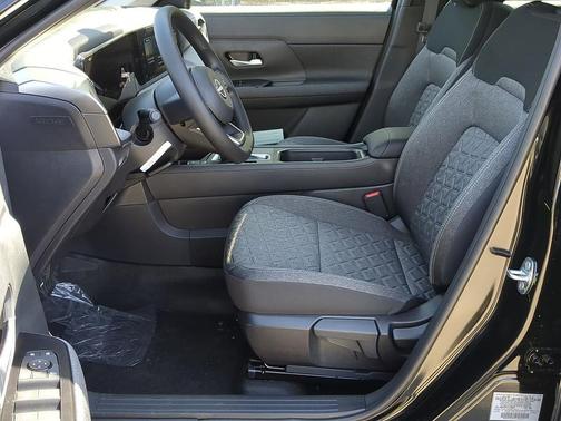 Super Black 2026 Nissan Kicks SV